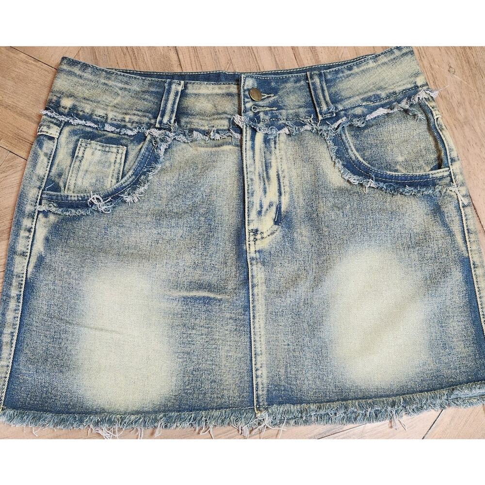 Fashion Nova distressed denim skirt/size Large